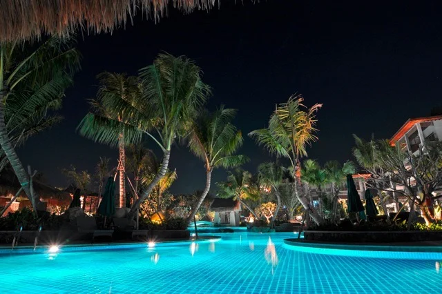 LANDSCAPE AND POOL @ LE MERIDIEN SHIMEI BAY, HAINAN ISLAND, PRC.