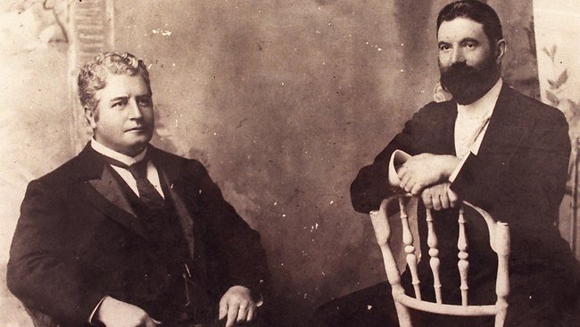 Edmund Barton (left) and Alfred Deakin (right)