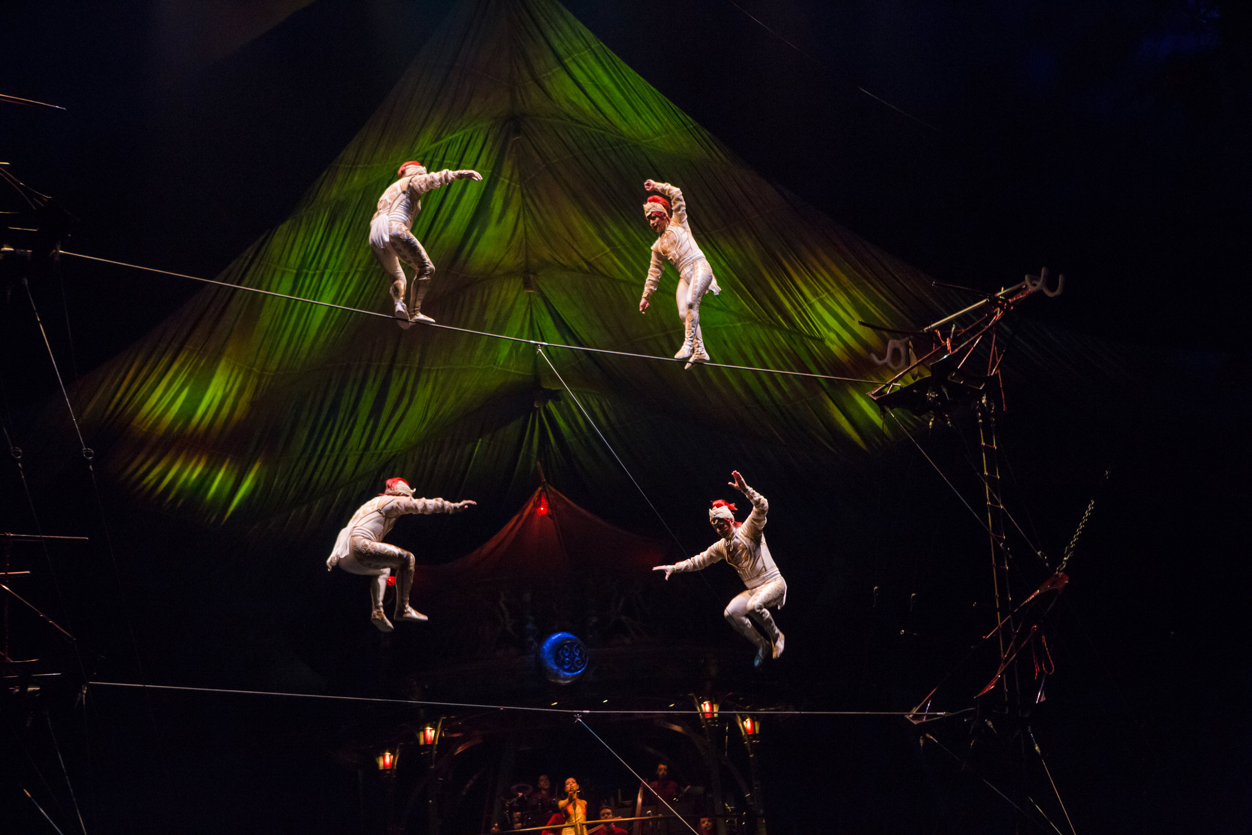 Включи цифровой цирк песни. Артисты дю солей. Цирковое шоу Cirque du Soleil. Цирк дю солей НГ 2014г.