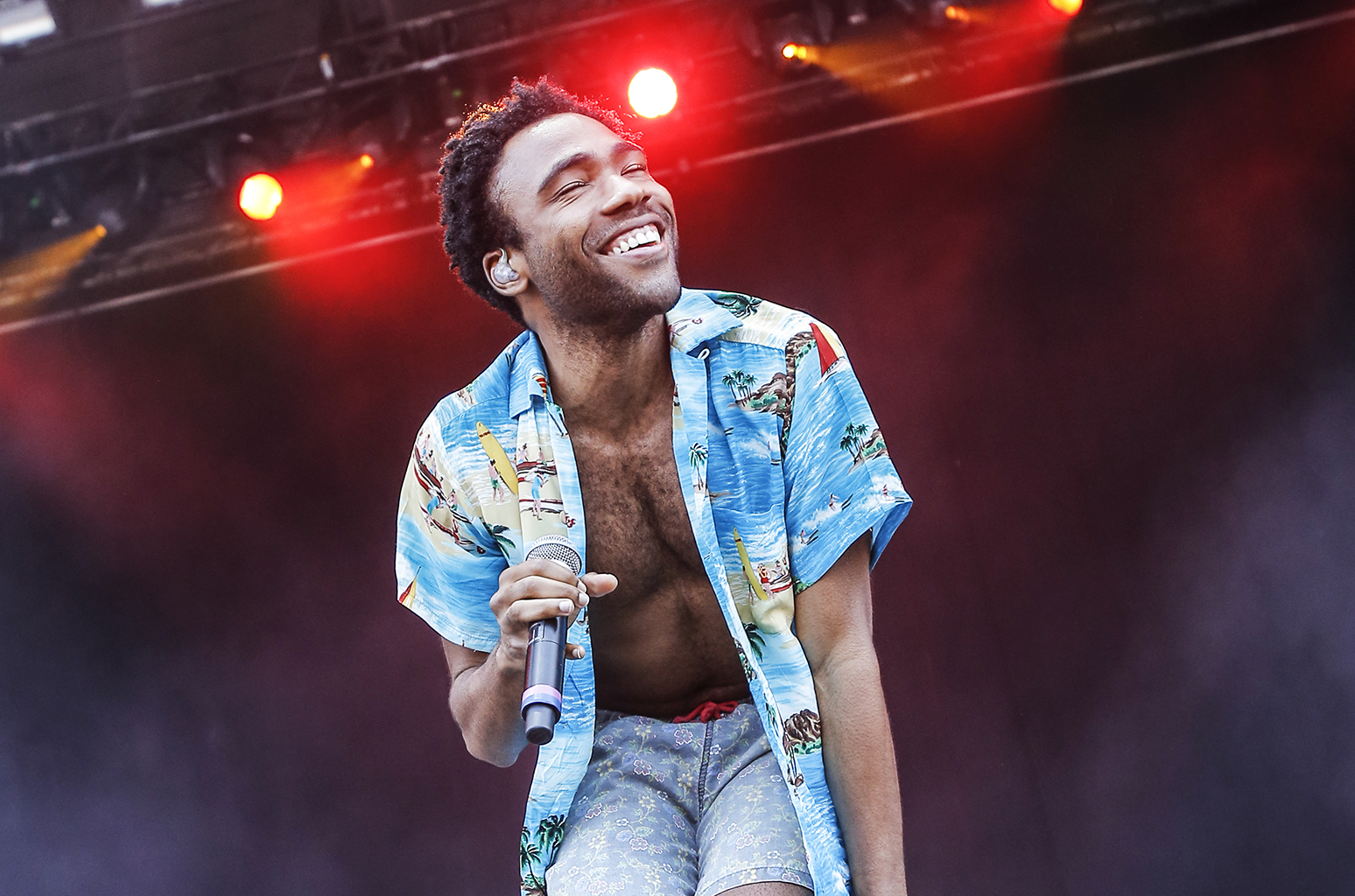 childish-gambino-performance-billboard-1548.jpg