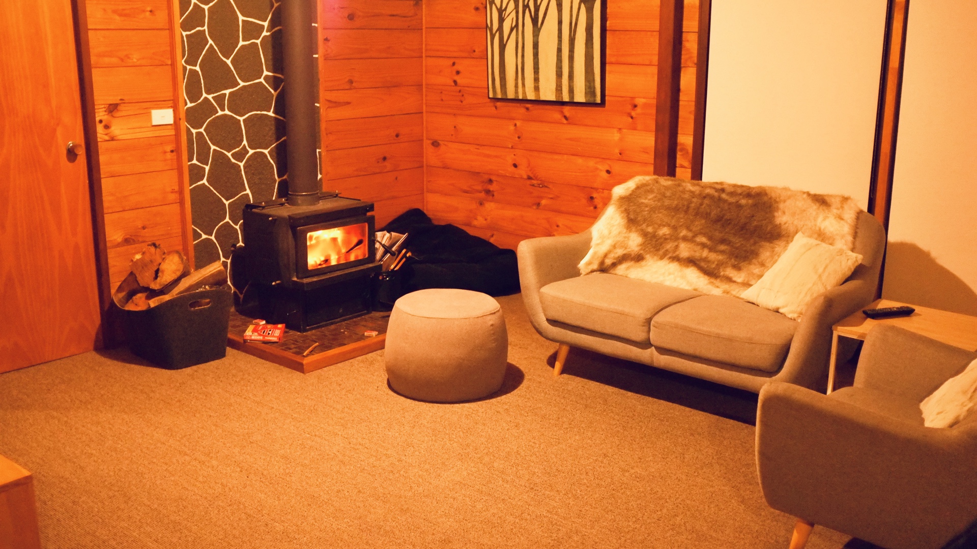Kim’s cosy little airbnb cottage which is located near the Hot Springs! It is a great alternative for larger groups and families wishing to use the springs over a couple of days.