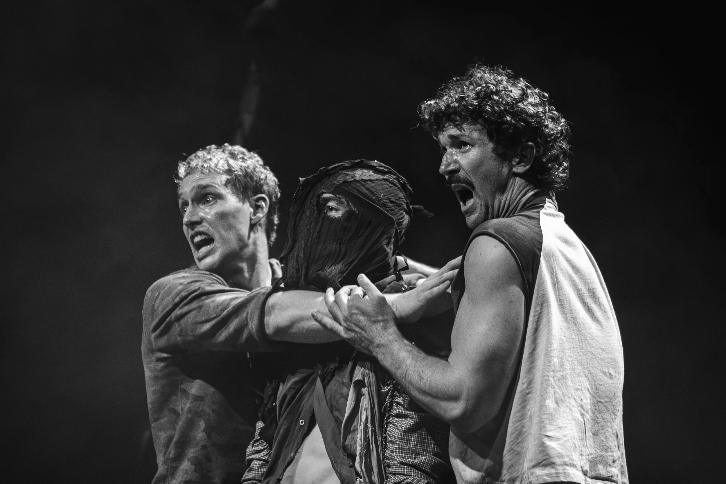 FRINGE REVIEW: "Campfire" blends majestic acrobatics with magnetic mateship