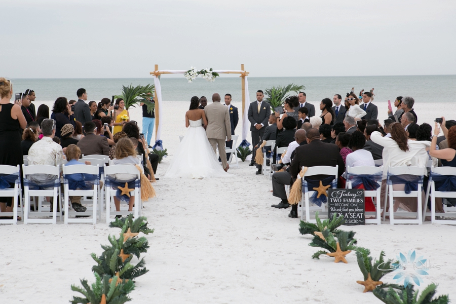 11_22_14 Clearwater Beach Wedding_0016.jpg