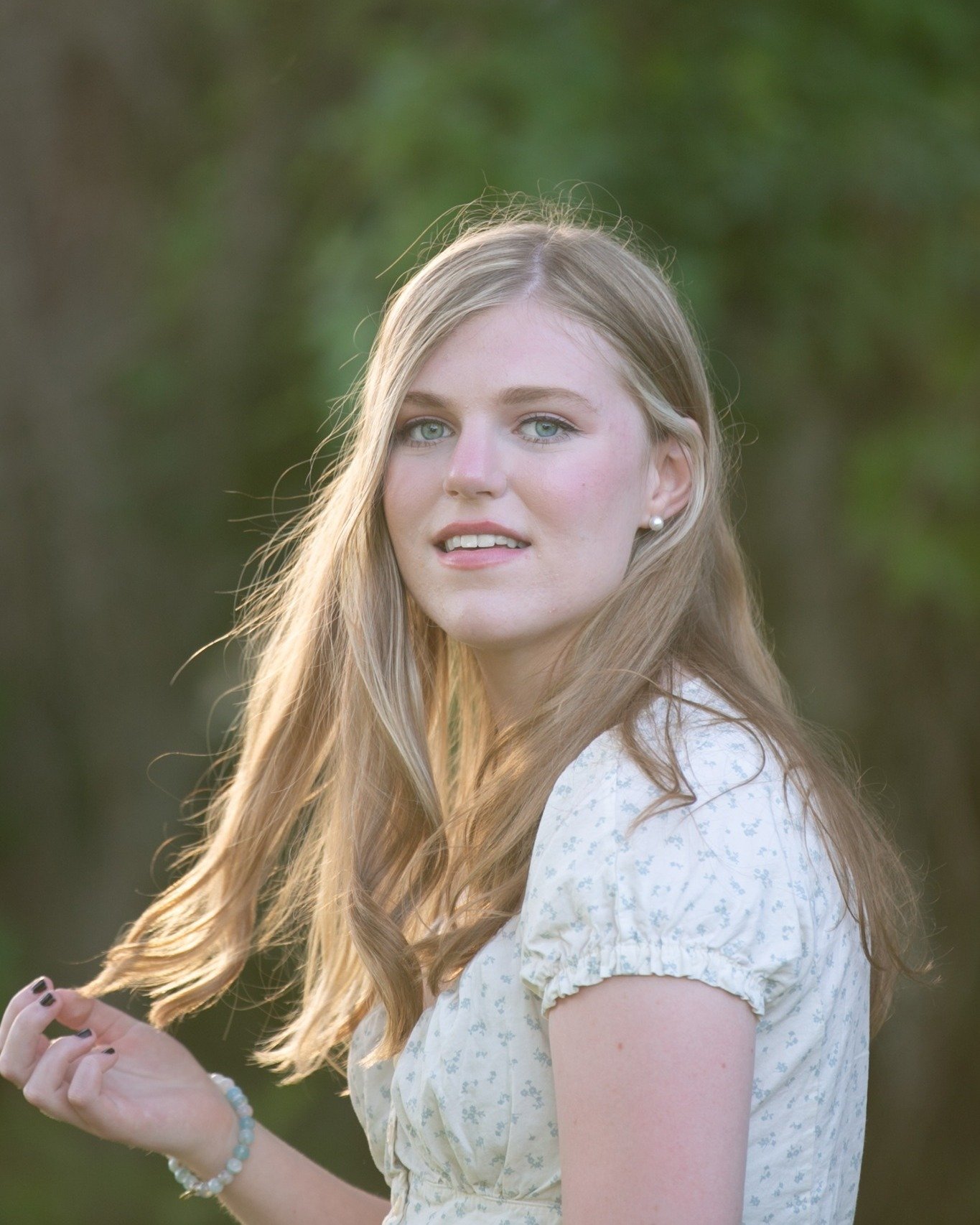 SENIOR sneak peeks!!! I've gotten to watch Kensington grow up into the compassionate, smart, beautiful young lady she is and I can't believe she will be graduating this year!  We did a little sunset session at our lakefront studio.  The golden hour t