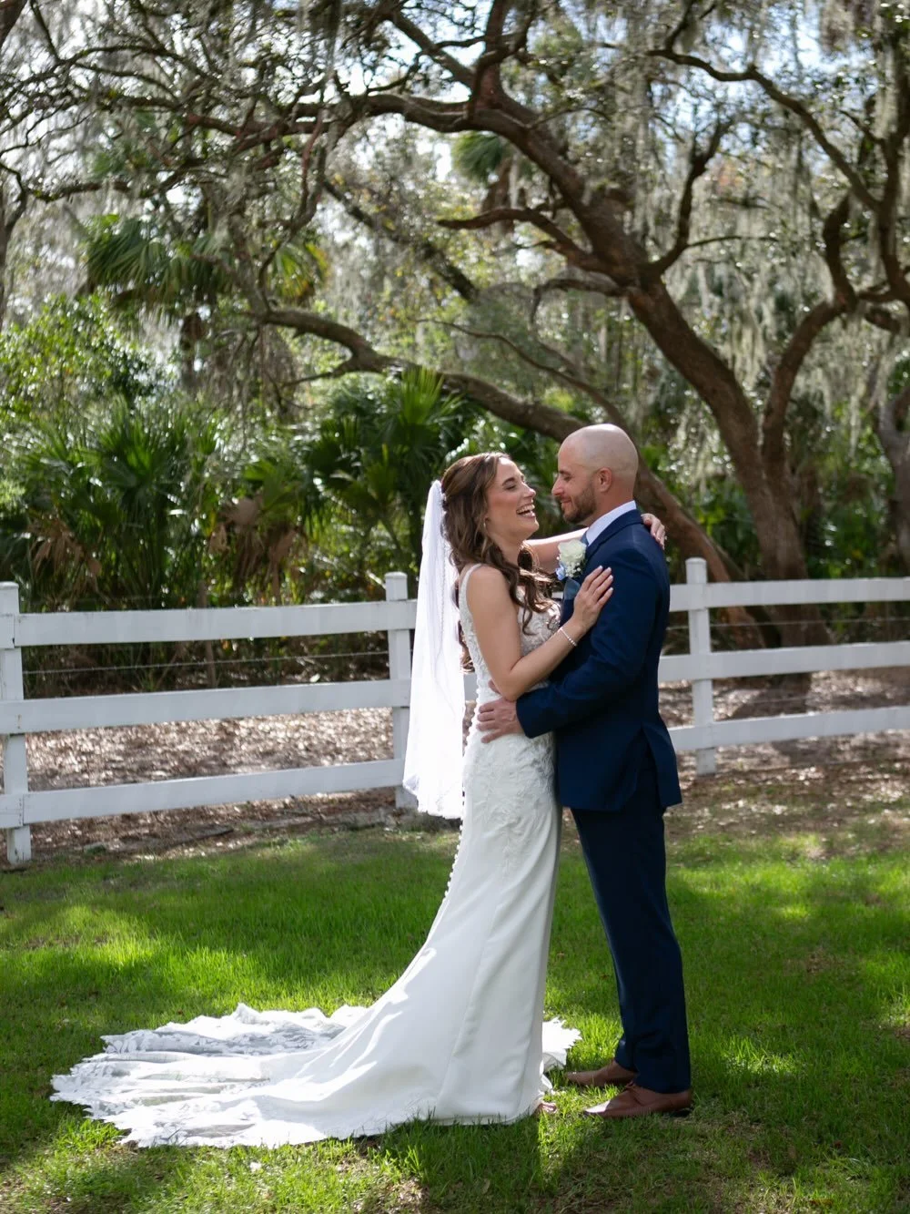 That tap on the shoulder. That turn around. That smile Chris couldn&rsquo;t hold back. 🥹 Jackie &amp; Chris&rsquo;s first look this past weekend at @lithia_acres was one of those moments that just gets you &mdash; and we are still not over it. 😍
Ja