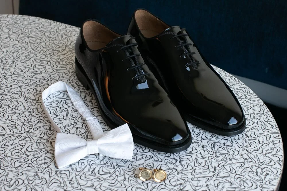 Let&rsquo;s talk about the guys for a second. 🖤🤵

Josh and his crew got ready at Aloft Midtown &mdash; polished shoes, white bow ties, gold cufflinks&hellip; and the most chaotic collection of fun socks. 🧦😂

From getting ready in one of Tampa&rsq