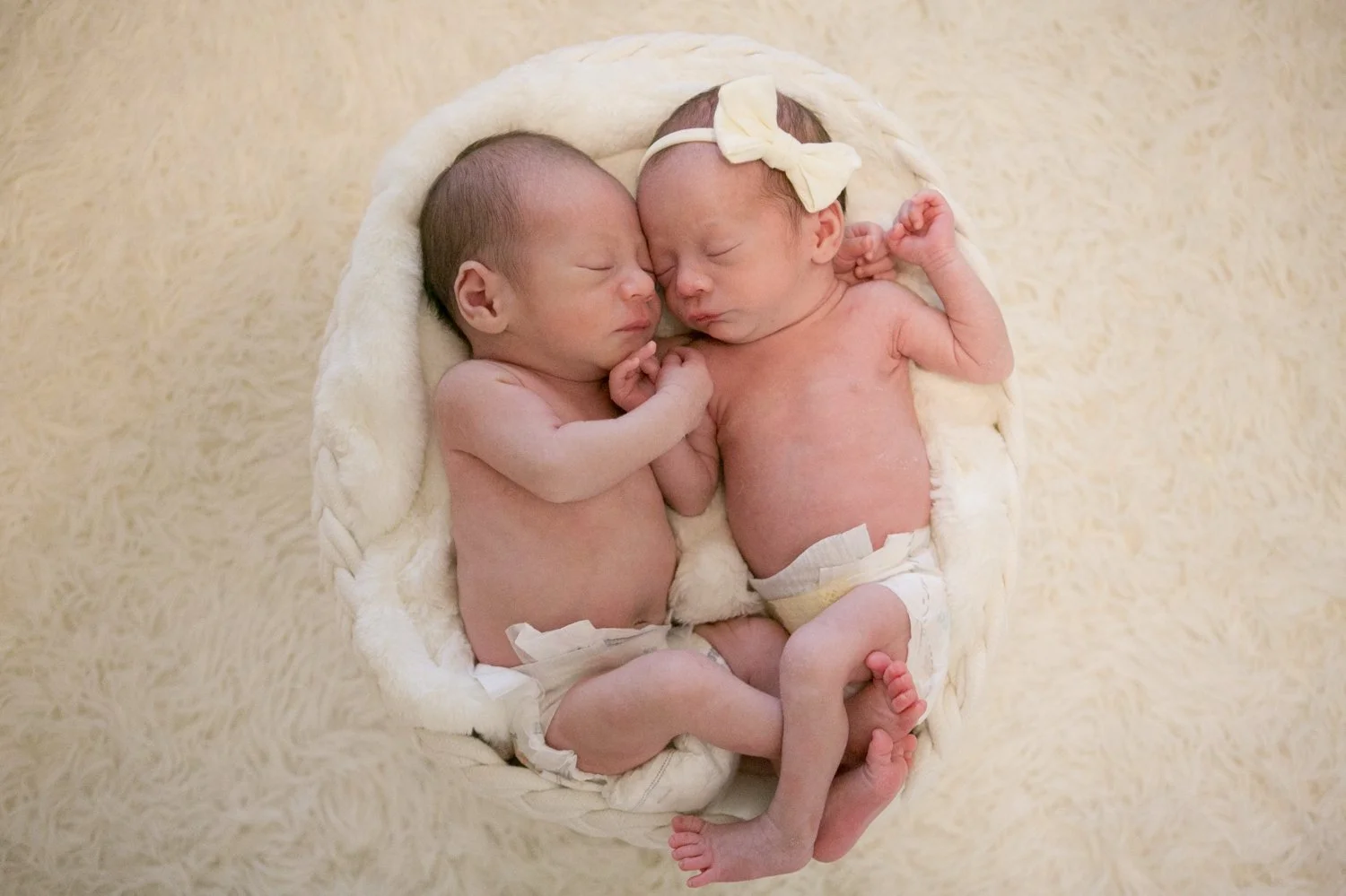 tampa-twin-newborn-photographer-twins-snuggling-in-basket