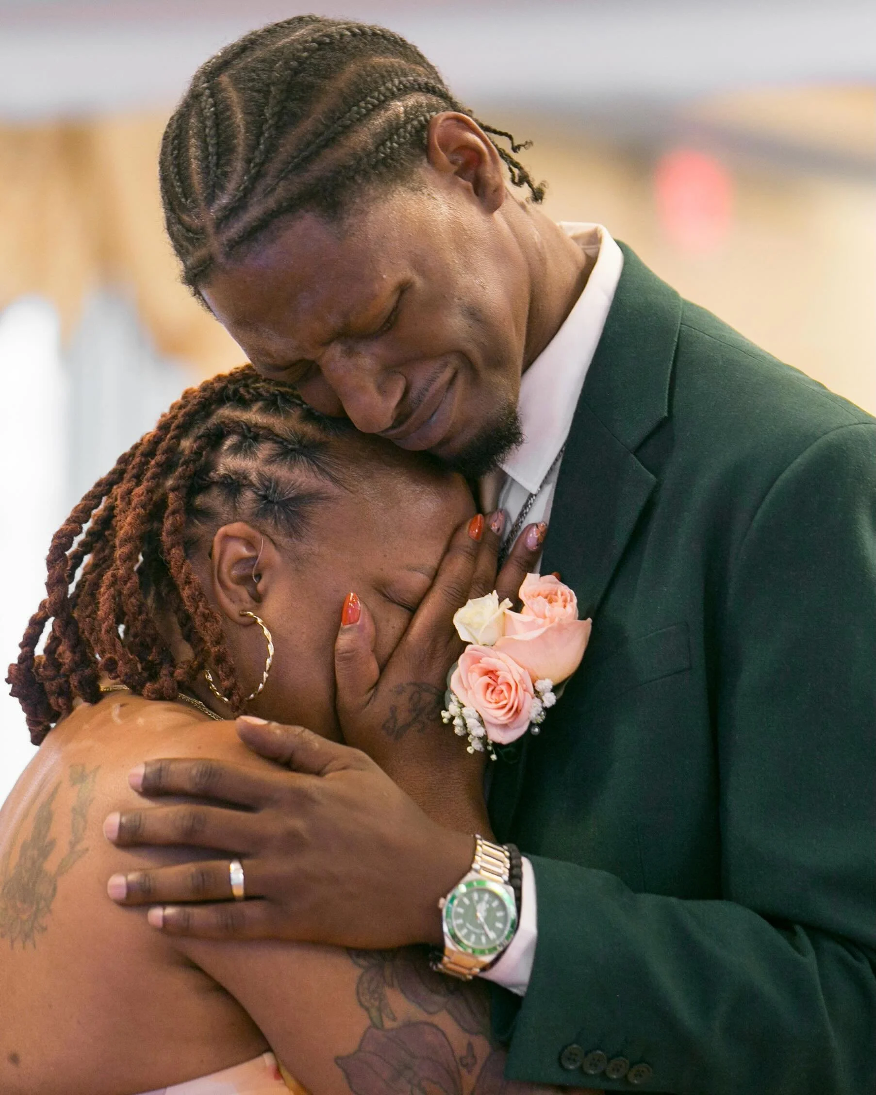 The way he held his mom during their dance stopped the whole room 🥹 Renee walked down the aisle in her mother&rsquo;s dress. And their little boy Tobias? He ran laps around the garden in his sage green suit with a bubble wand like he owned the place