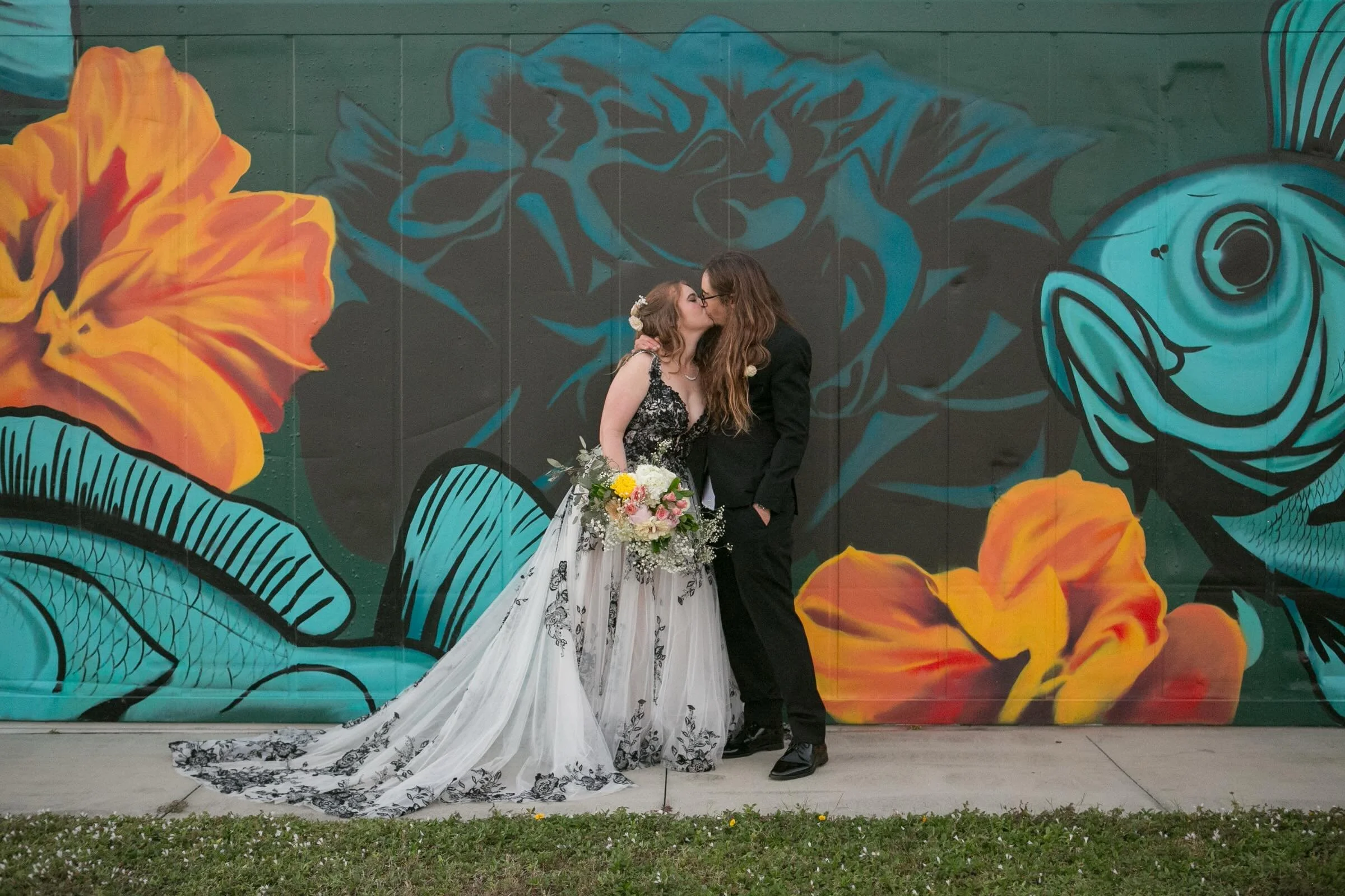 Shanea and Mark said &ldquo;I do&rdquo; at @fatbeetfarm and honestly&hellip; this wedding had all the unique details. 🖤 A gorgeous and unique black and white gown. Bubbles at the recessional. Golden hour portraits in the garden. A sweetheart table f