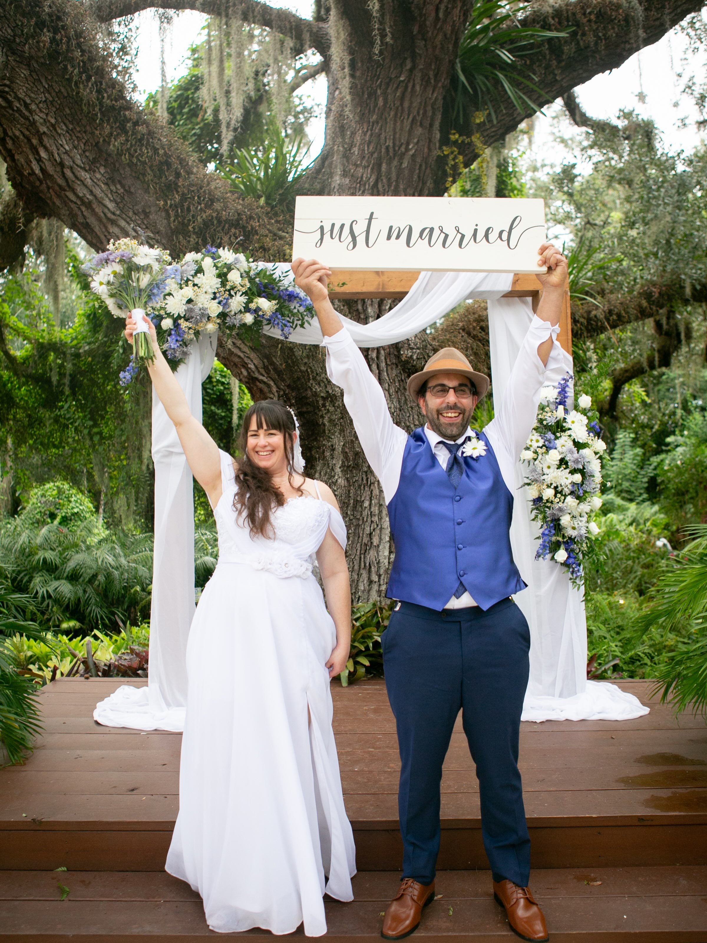 Here&rsquo;s to Friday friends! We started this week the best way possible, with Nicole and David&rsquo;s wedding on Monday at Del Favero Oasis.

It was an intimate day in all the right ways. Their kids and family gathered close under that beautiful 