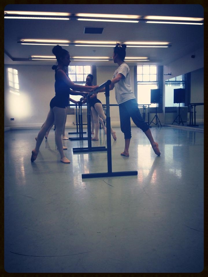 Sarah sharing her knowledge with the dancers