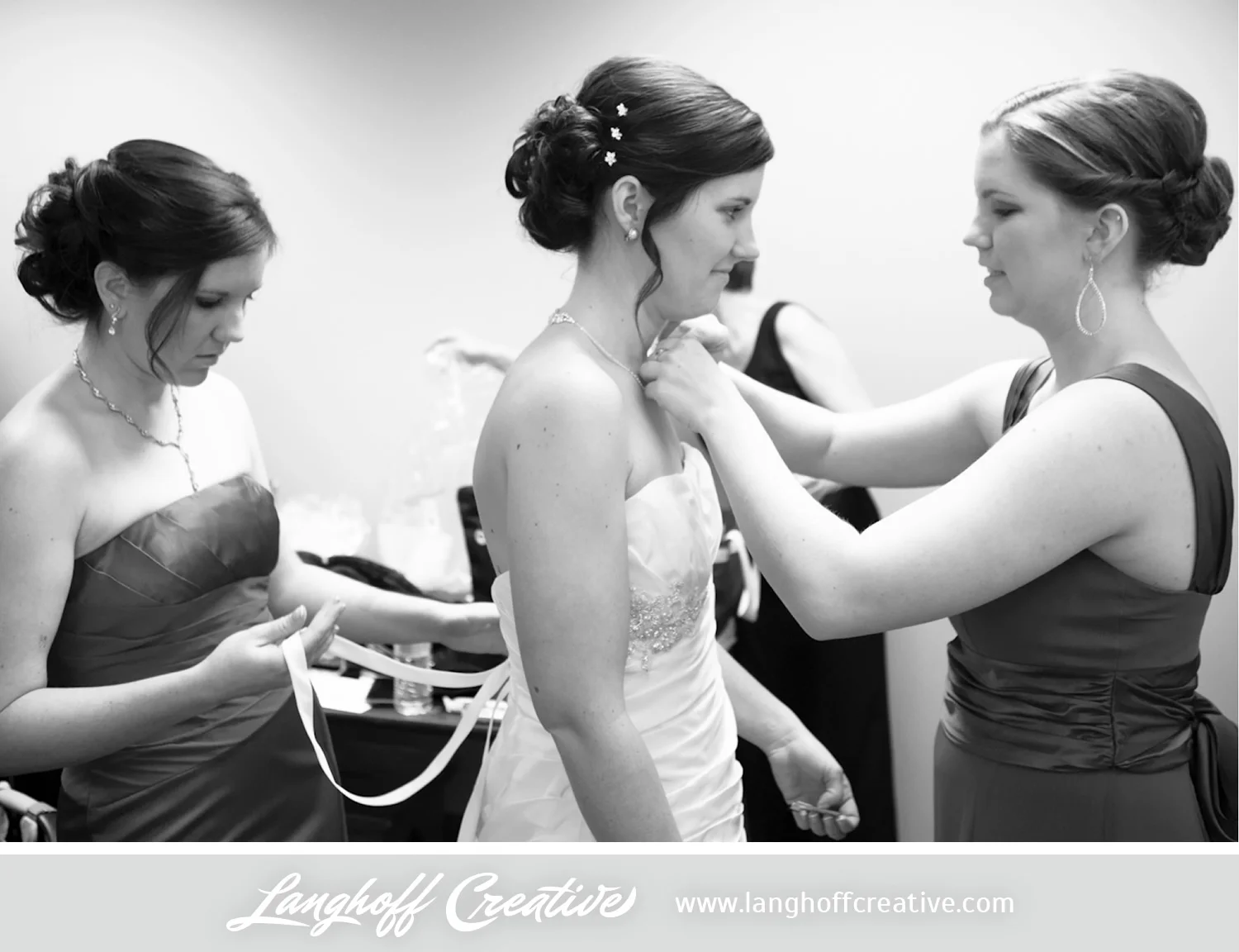 Two of the Bride's sisters, Kathleen and Rachel, prepped Julie for her walk down the aisle.