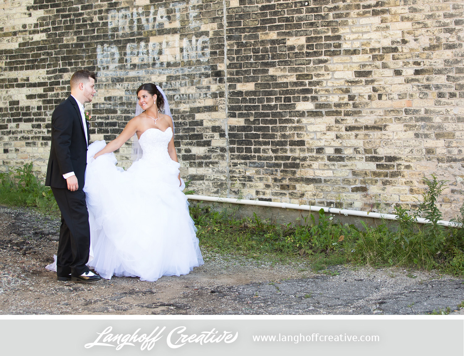 WisconsinWedding-WeddingPhotography-FestivalHall-LanghoffCreative-19-photo.jpg