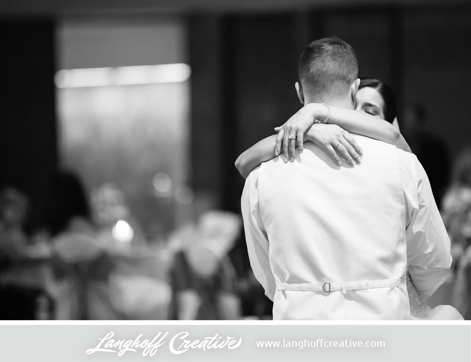 WisconsinWedding-WeddingPhotography-FestivalHall-LanghoffCreative-30-photo.jpg