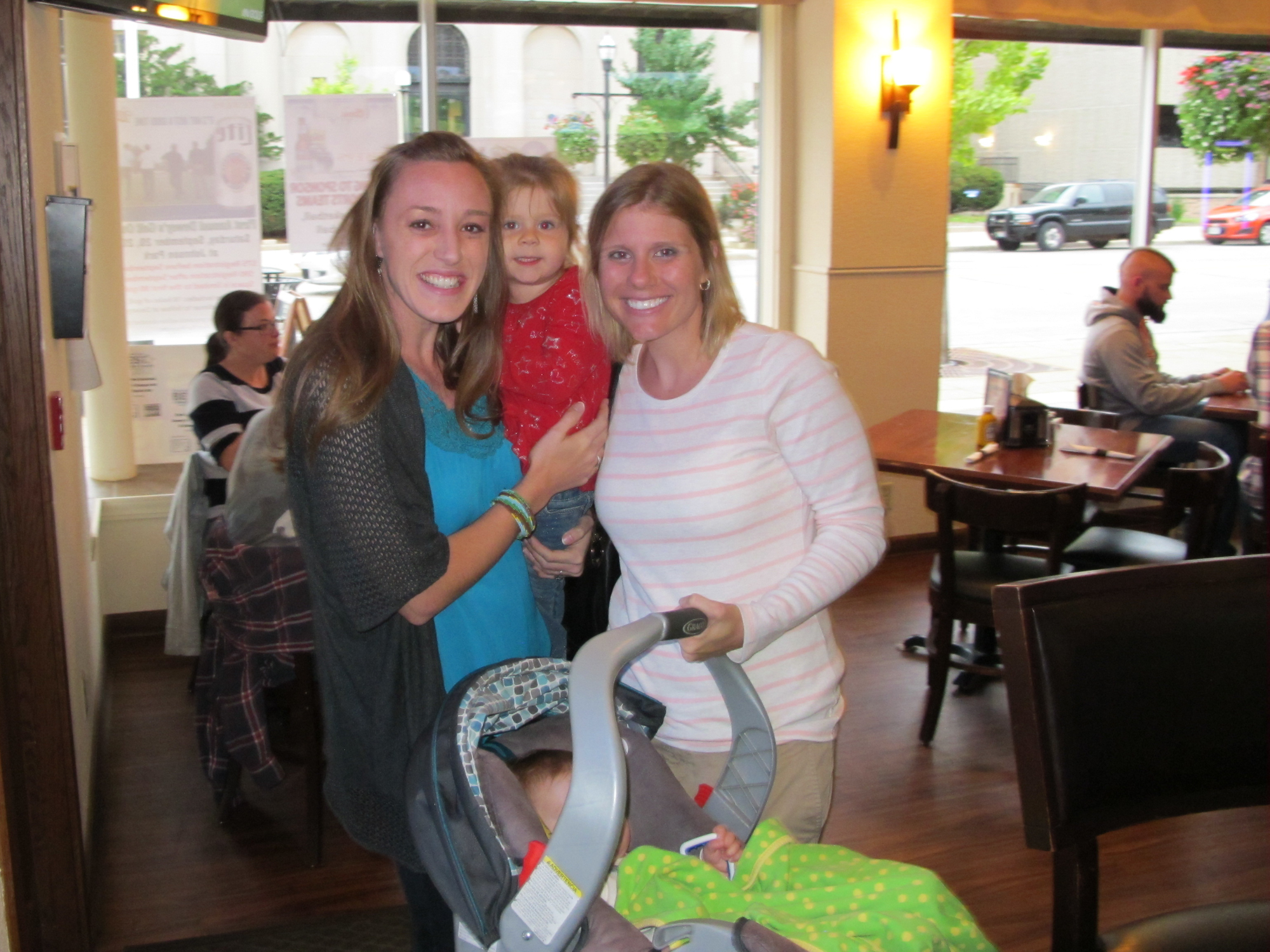  Amanda, Kaylee and tiny Ellie stopped in for some final hugs before we left :) 