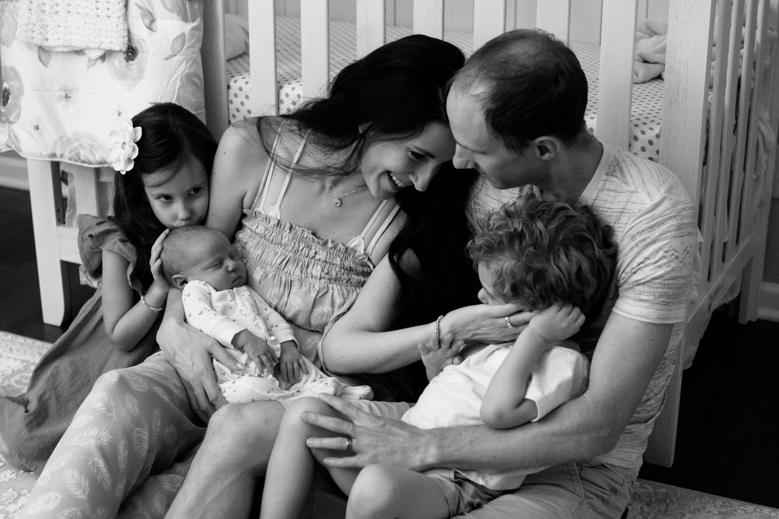 20220910-HillFamily-Newborn-cuddles.jpg