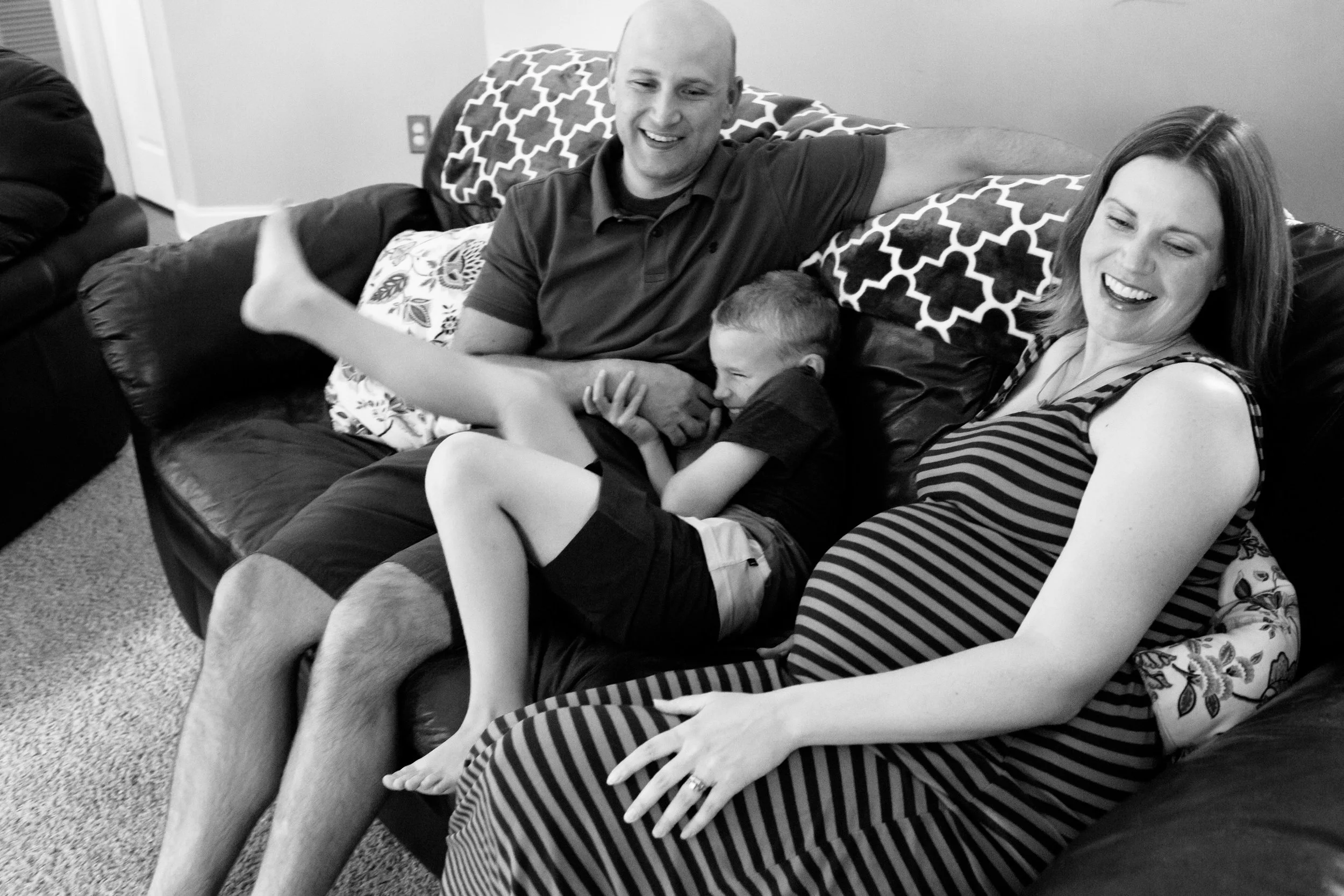 2017-07-22_EberleFamily-Maternity-CouchFun.jpg