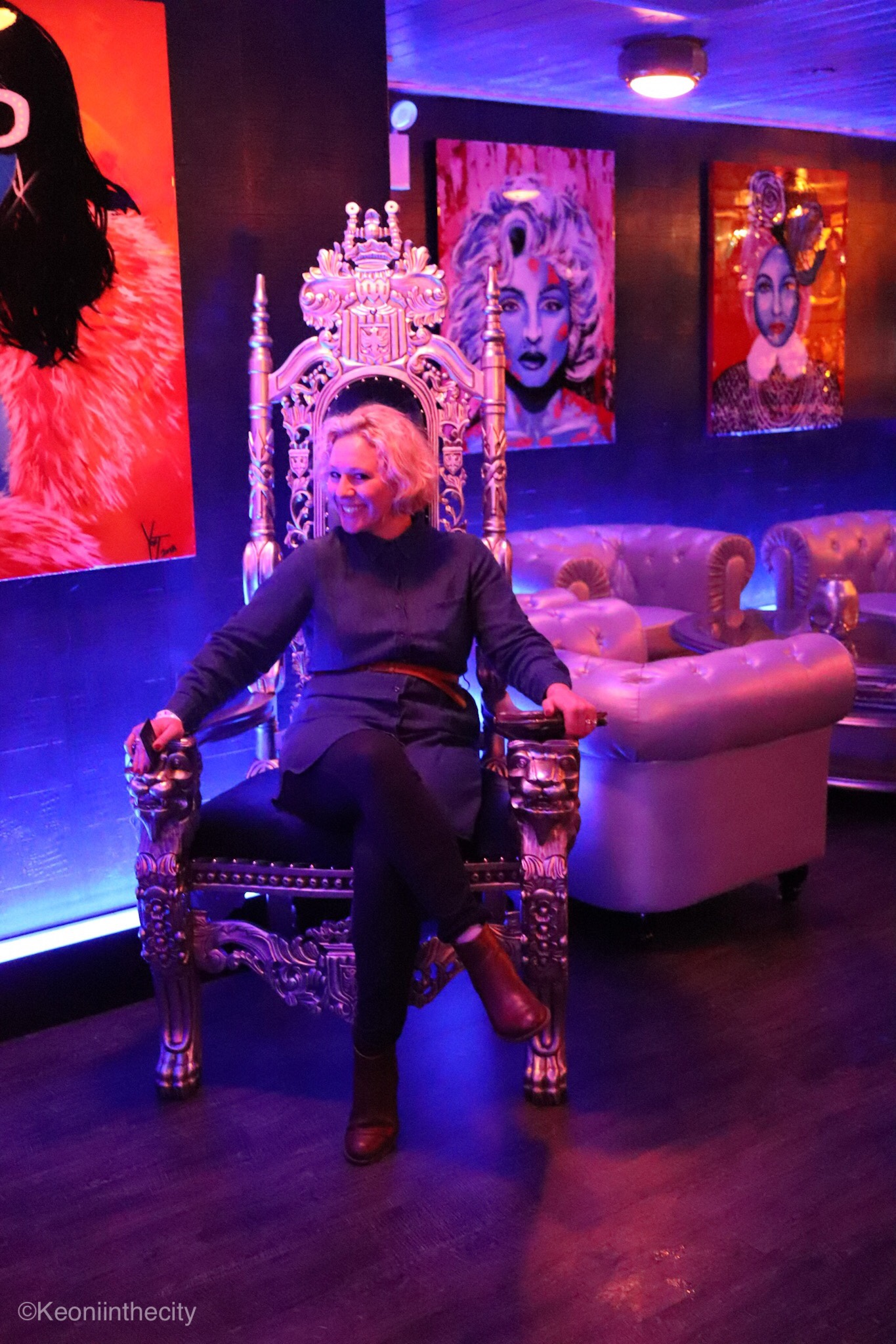 BE the QUEEN