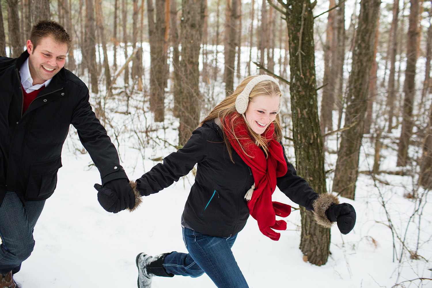 Outdoor Minnesota winter engagement session