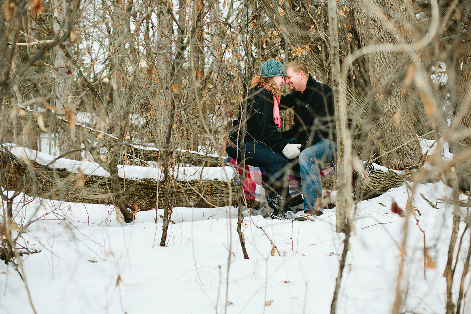 04-minnesota_brainerd_engagement_session_winter.jpg