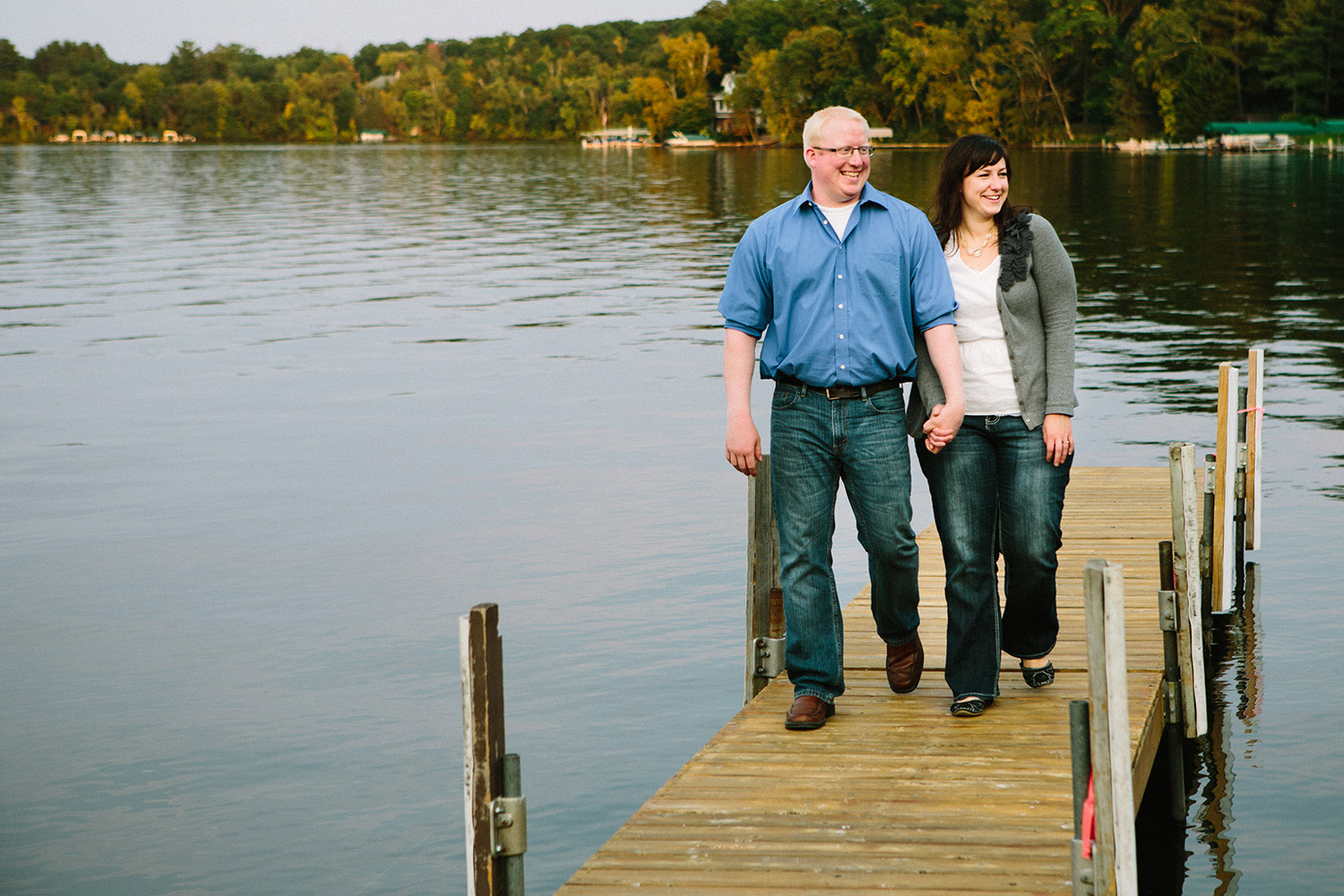 minnesota fall colors engagement session on a lake