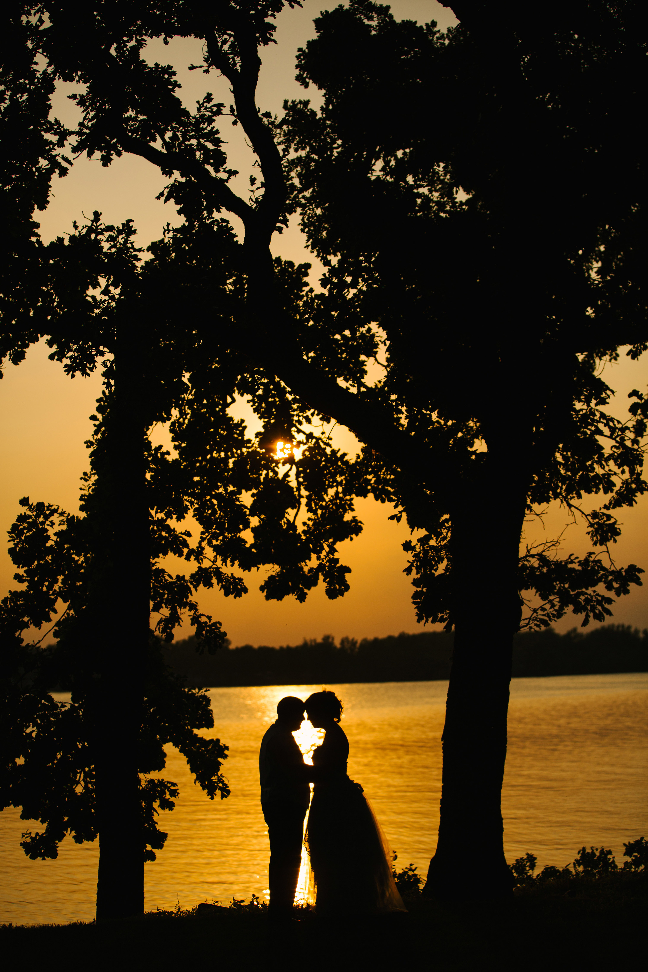 Minnesota Outdoor Lakeside Wedding at Lake Benton