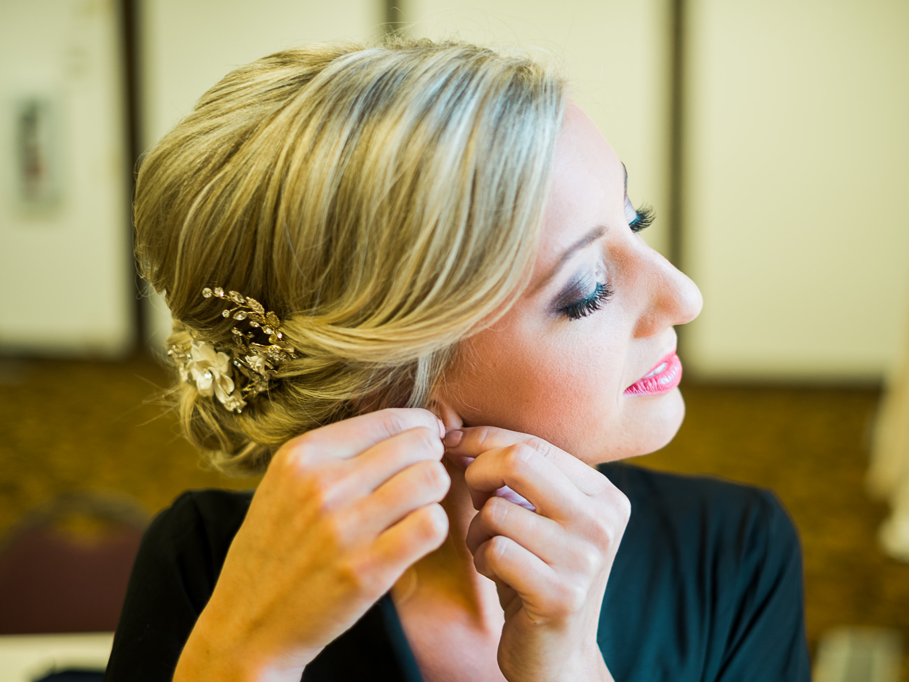  Bride getting ready at Cragun's Resort in Brainerd 