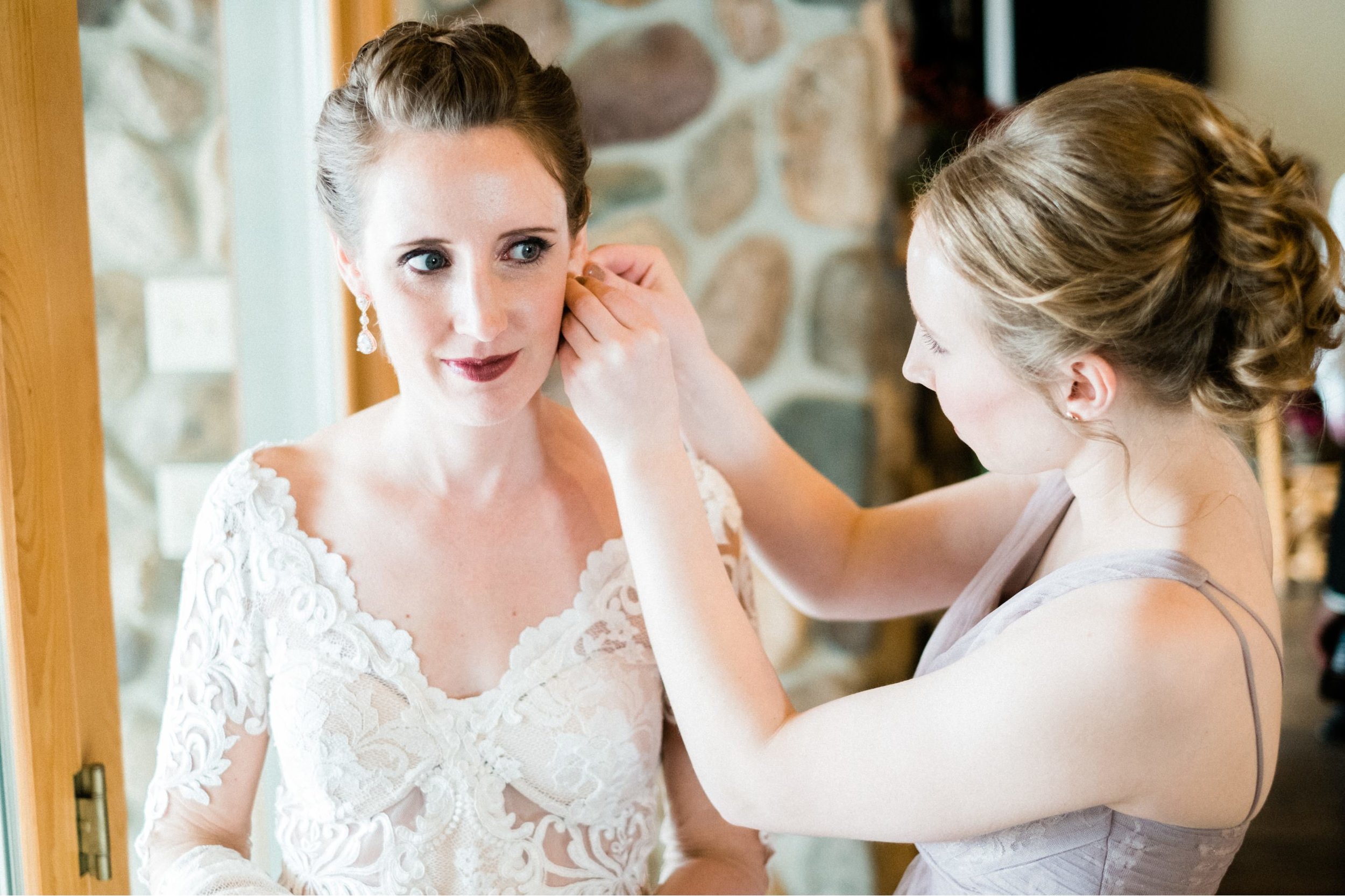 Bride getting ready at Pine Peaks with Captivating Beauty