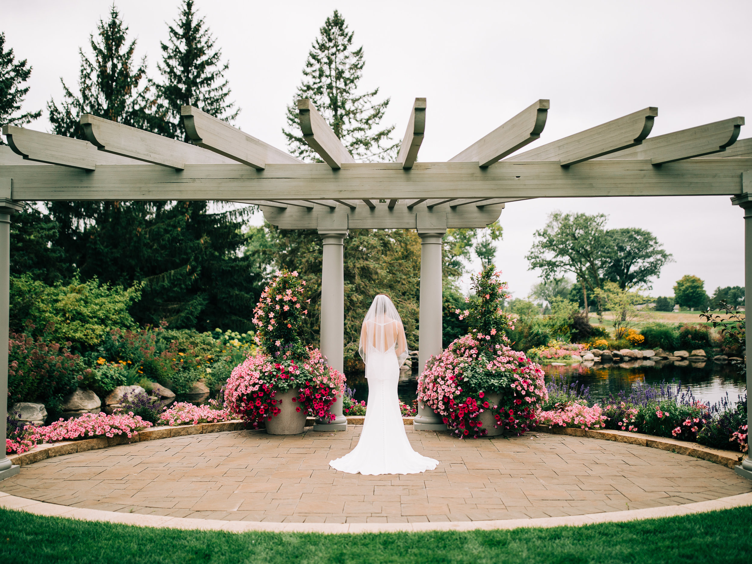 Olympic Hills Golf Course Patio Wedding in Edina