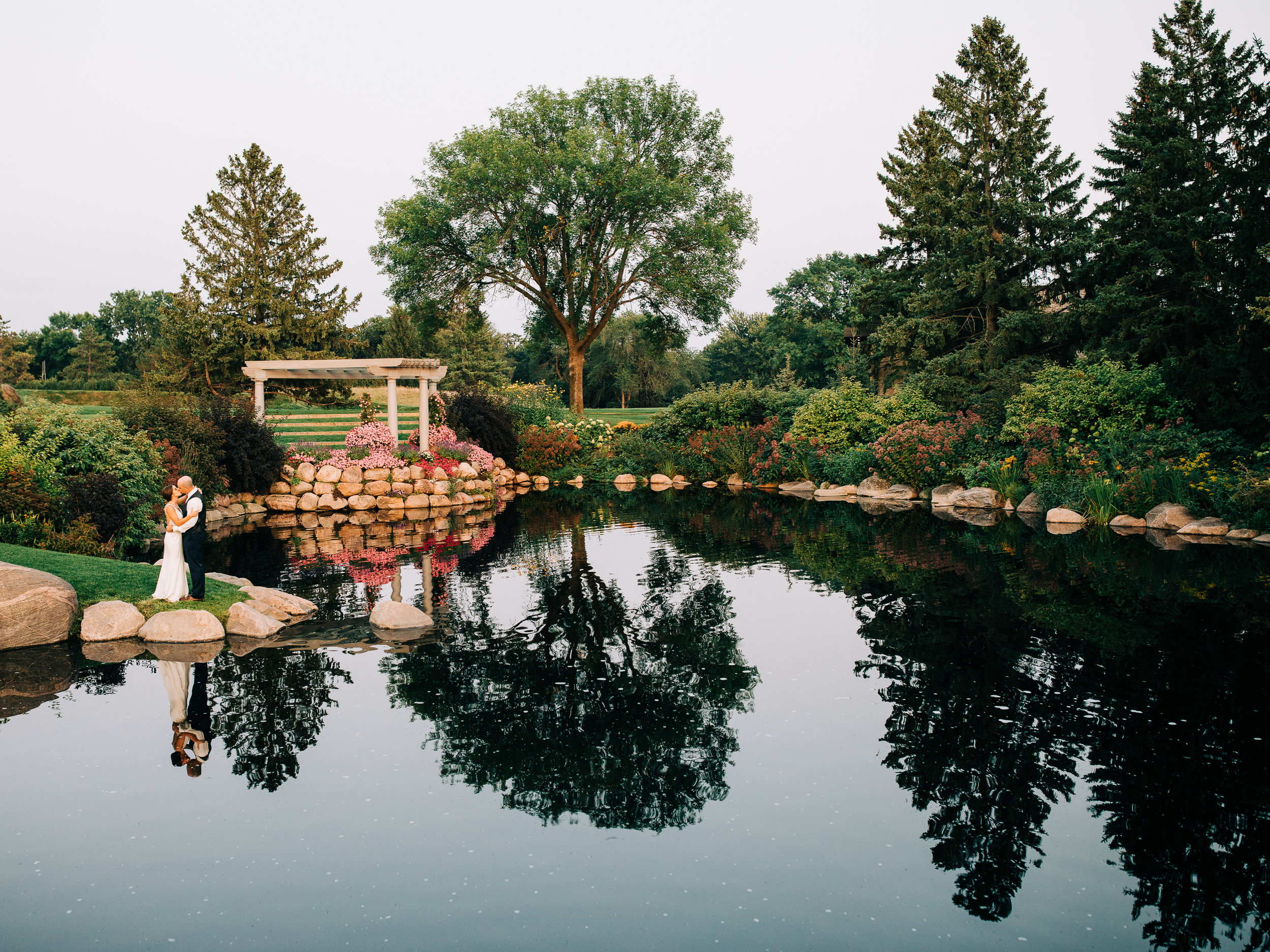 Olympic Hills Golf Course Patio Wedding in Edina