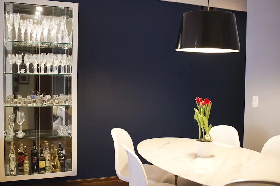 Sala de Jantar com Detalhe da Cristaleira