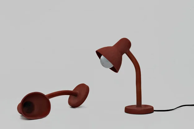 Luminária de Borracha para mesas, do designer Thomas
Schnur.
