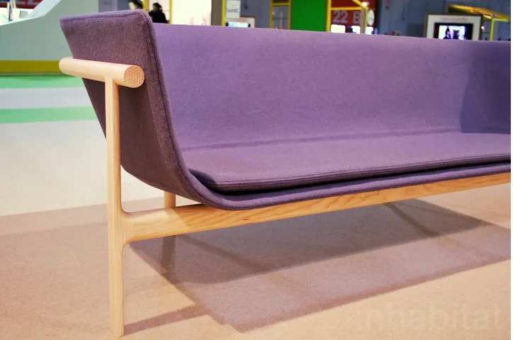 (imagem fonte:&nbsp;http://www.flickr.com/photos/inhabitat/8636033072/lightbox&nbsp;acessado em 05/05/13)Sofá do designer&nbsp;português&nbsp;Rui Alves.