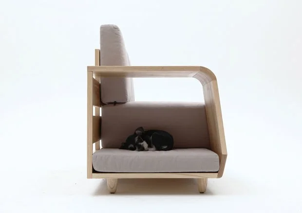 Foto do sofá de Seungji Mun . Fonte: http://casavogue.globo.com/Design/noticia/2012/10/sofa-bom-pra-cachorro-dog-house-sofa.html