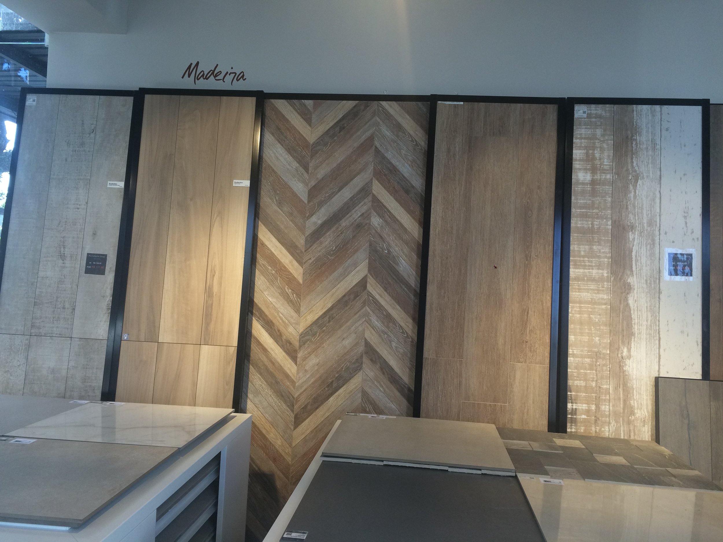 Foto 05: Revestimentos com textura e cor de madeira Fonte: Arquivo Madi Arquitetura & Design