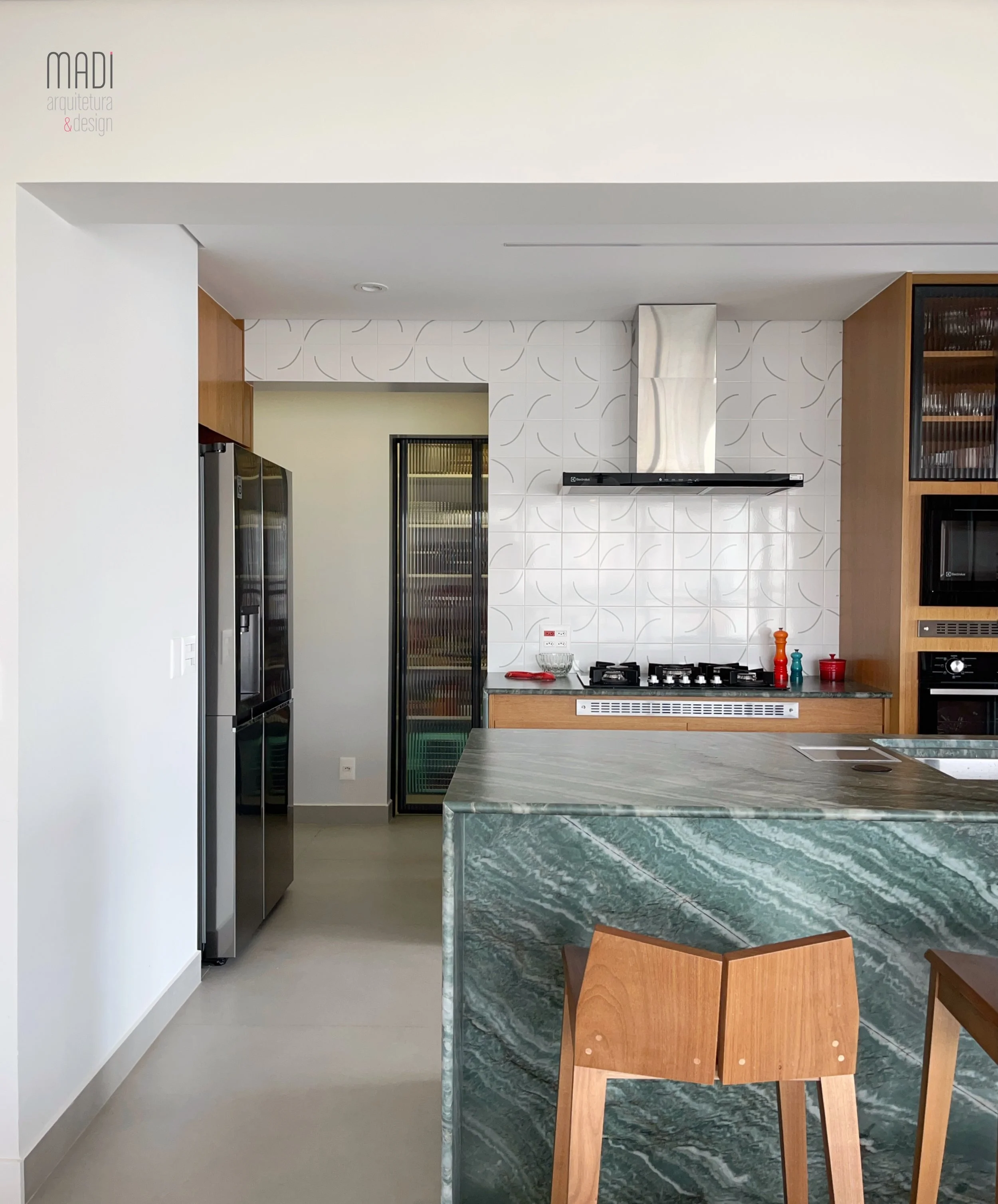 MADI-ARQUITETURA-DESIGN-APTO-VIDERE-PERDIZES-COZINHA-ILHA-VIVID-GREEN-IMG_6827.jpeg