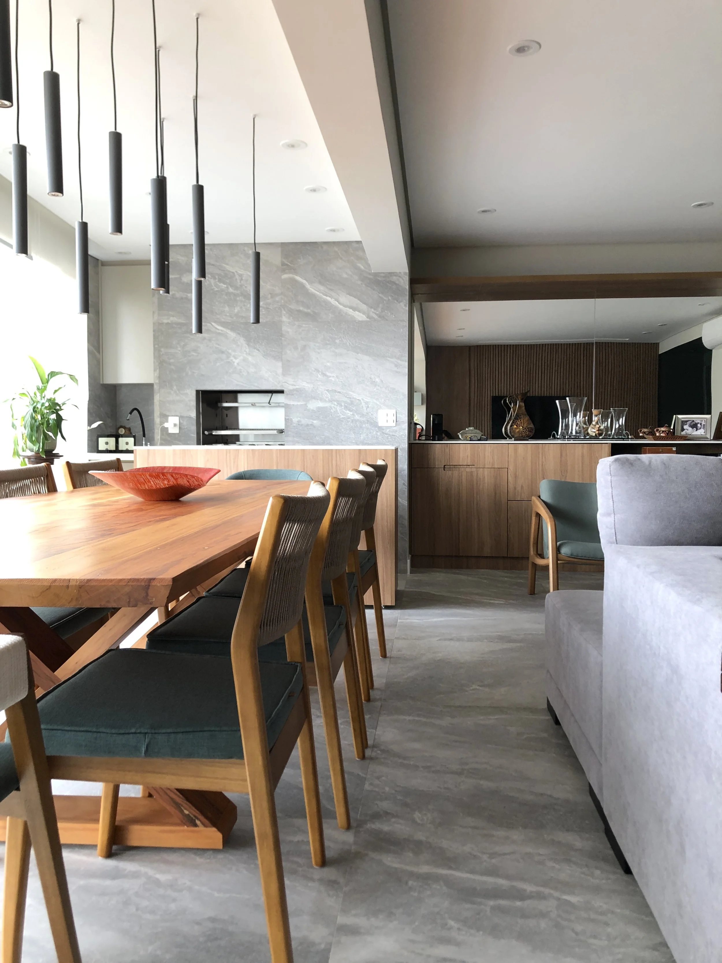 MADI-ARQUITETURA-DESIGN-APTO-BRATOLOMEU-GUSMAO-SALA-INTEGRADA-TERRACO-CHURRASQUEIRA.JPG