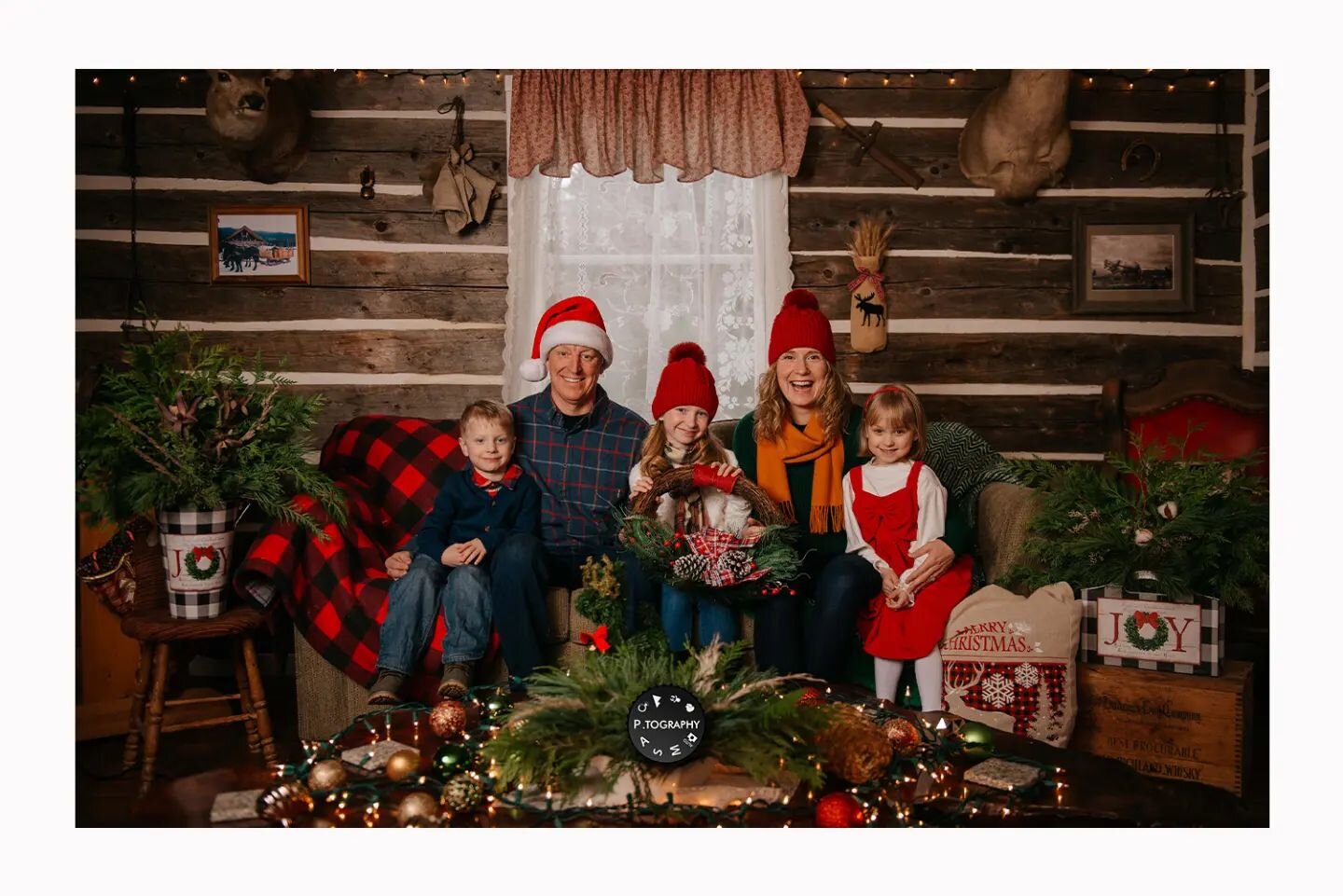 These rustic cabin minis are the PERFECT holiday gift!!

I've had the pleasure of photographing this family a few times and they never fail to steal the show each and every time 🤩

#merrychristmas #rustic #cabin #happyholidays #family #familyphotogr