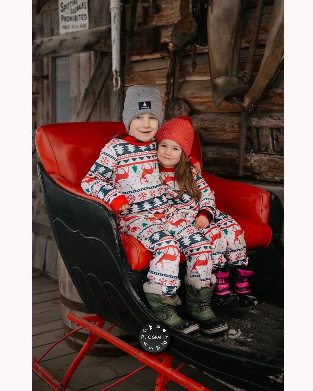 🎶Welcome to the Jingle
We got one horse open sleighs! 🎶

Cabin minis are still active, sleigh rides booking into January!

#familyphotography #salmonarmfamilyphotographer #siblings #brother #sister #hugs #sleighride #merrychristmas #christmas #pjs 
