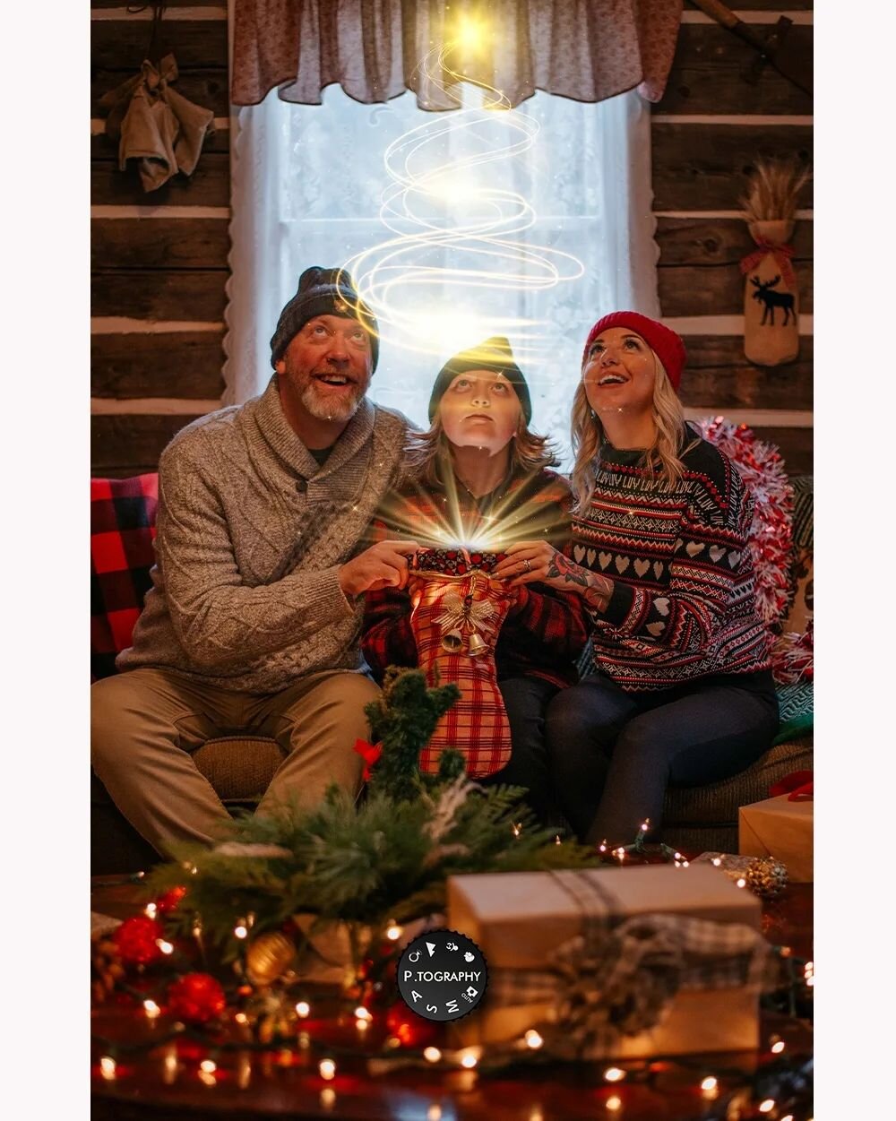 As we get closer to Christmas, more and more magic is filling the air.

Only three days left!

Ho ho ho 🎅🎁🎄

#merrychristmas #happyholidays #christmas #magic #family #familyphotography #salmonarmfamilyphotographer #light #tistheseason #hohoho #12d