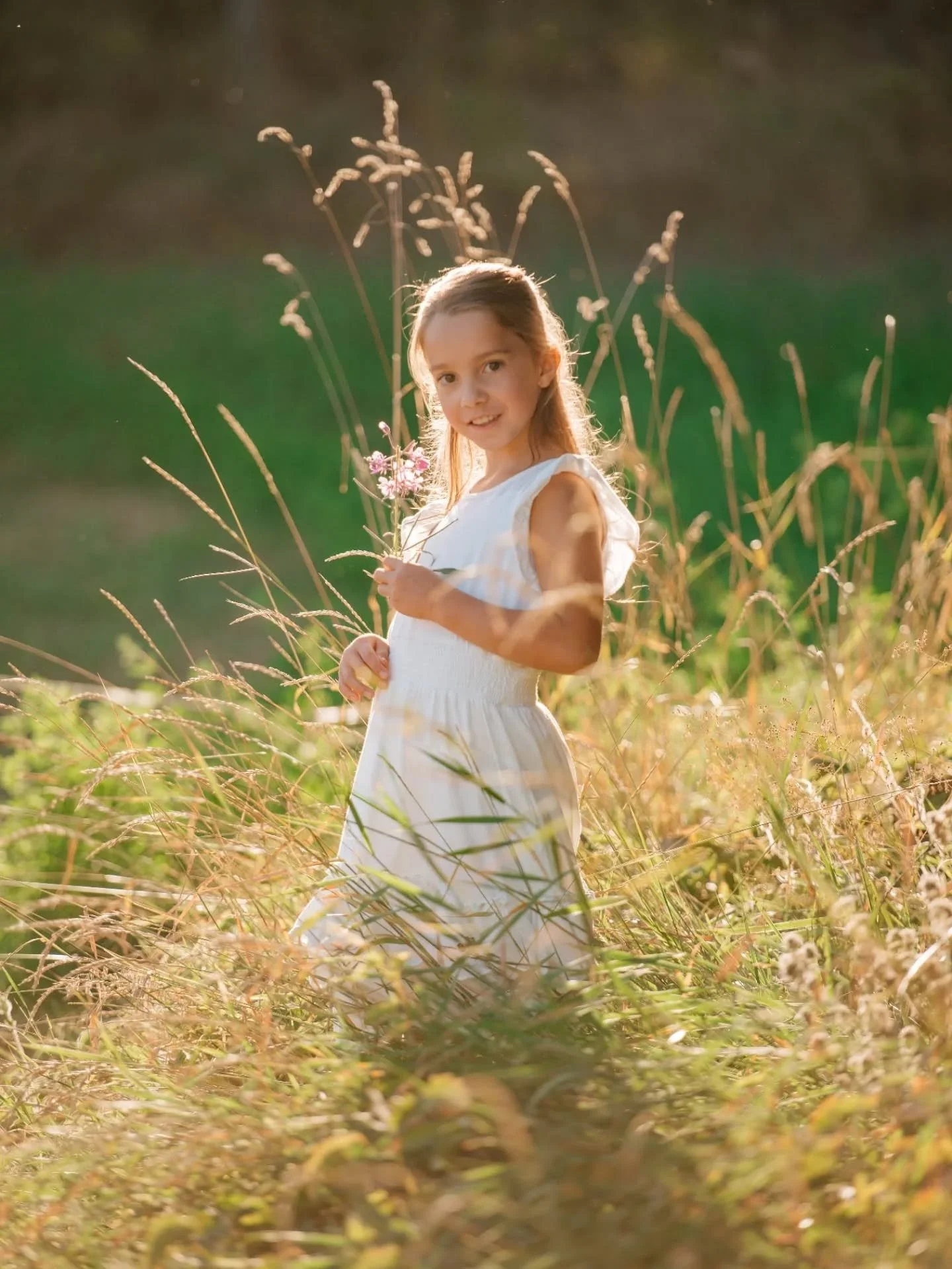 Fall family photos are in full swing 🍂

#followthelight #goldenhour #family #lafamilia #familyforever #salmonarmfamilyphotographer #salmonarmphotographer #kids #sun #siblings