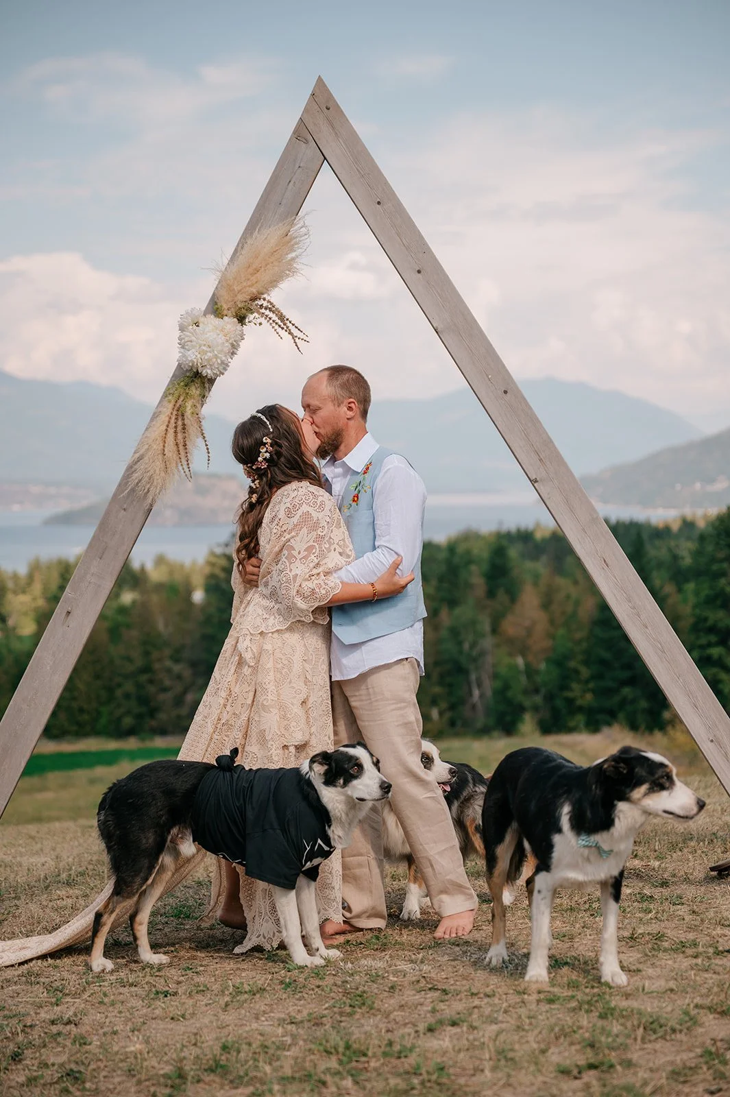 Wedding photography in Tappen BC at Copperview Farms