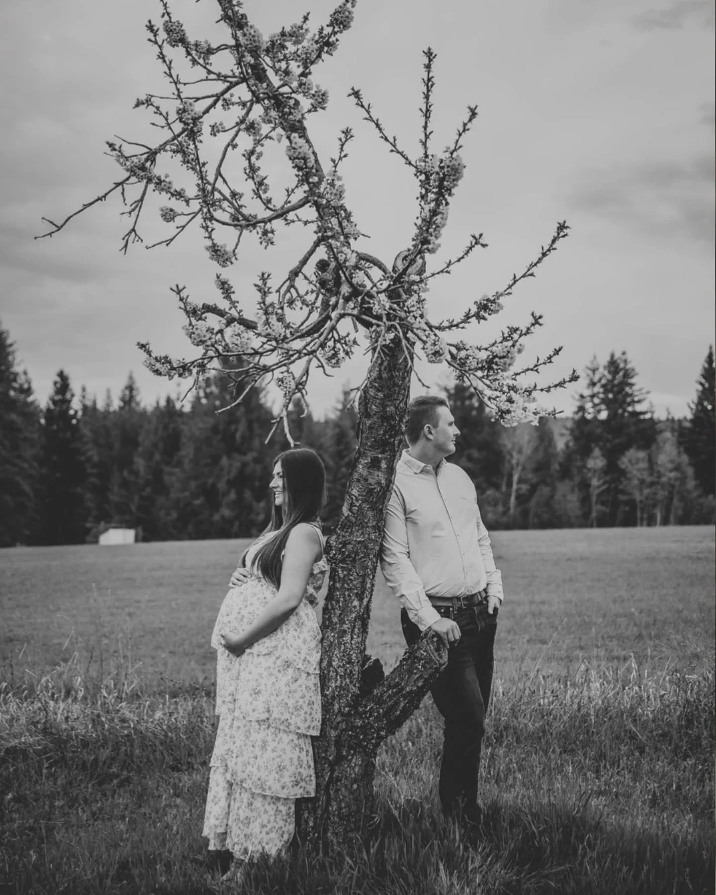 They asked me to photograph their engagement. I said yes. 

They asked me if I wanted to photograph their wedding, I said I do.

And now they've asked me to photograph the beginning of their family...

Truth be told, I was expecting that 🙏

These ar