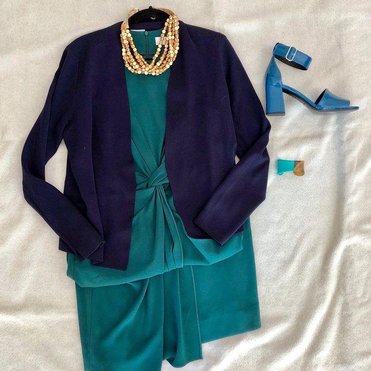 Green, navy and teal are not only a cool combination, they also create a sophisticated outfit perfect for work presentations.