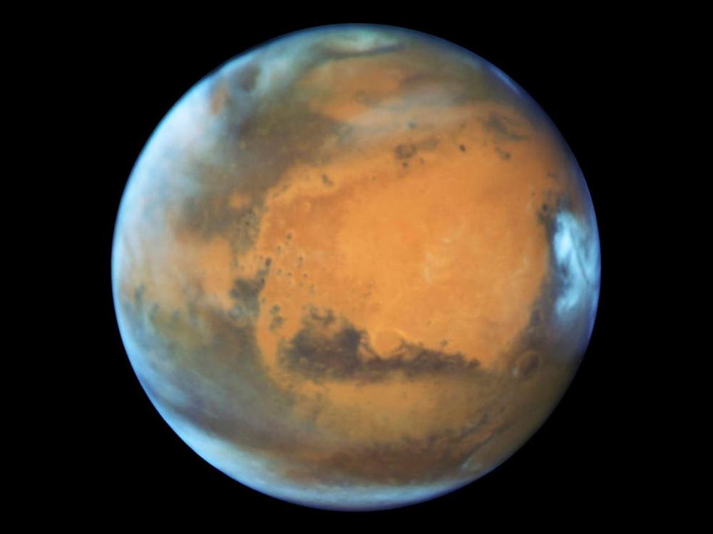 MARS AS SEEN BY THE HUBBLE SPACE TELESCOPE