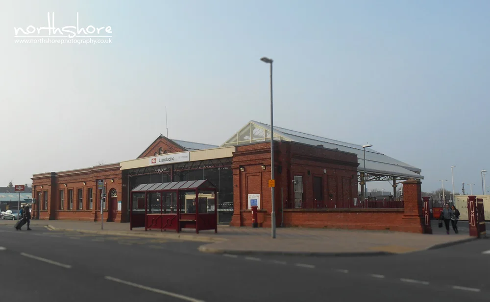Llandudno-railway-station-picture.jpg