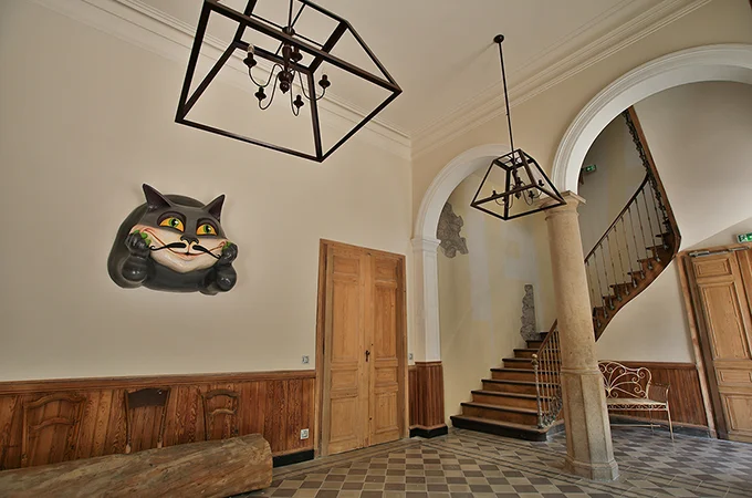 hall-chateau-de-bourdeau.jpg