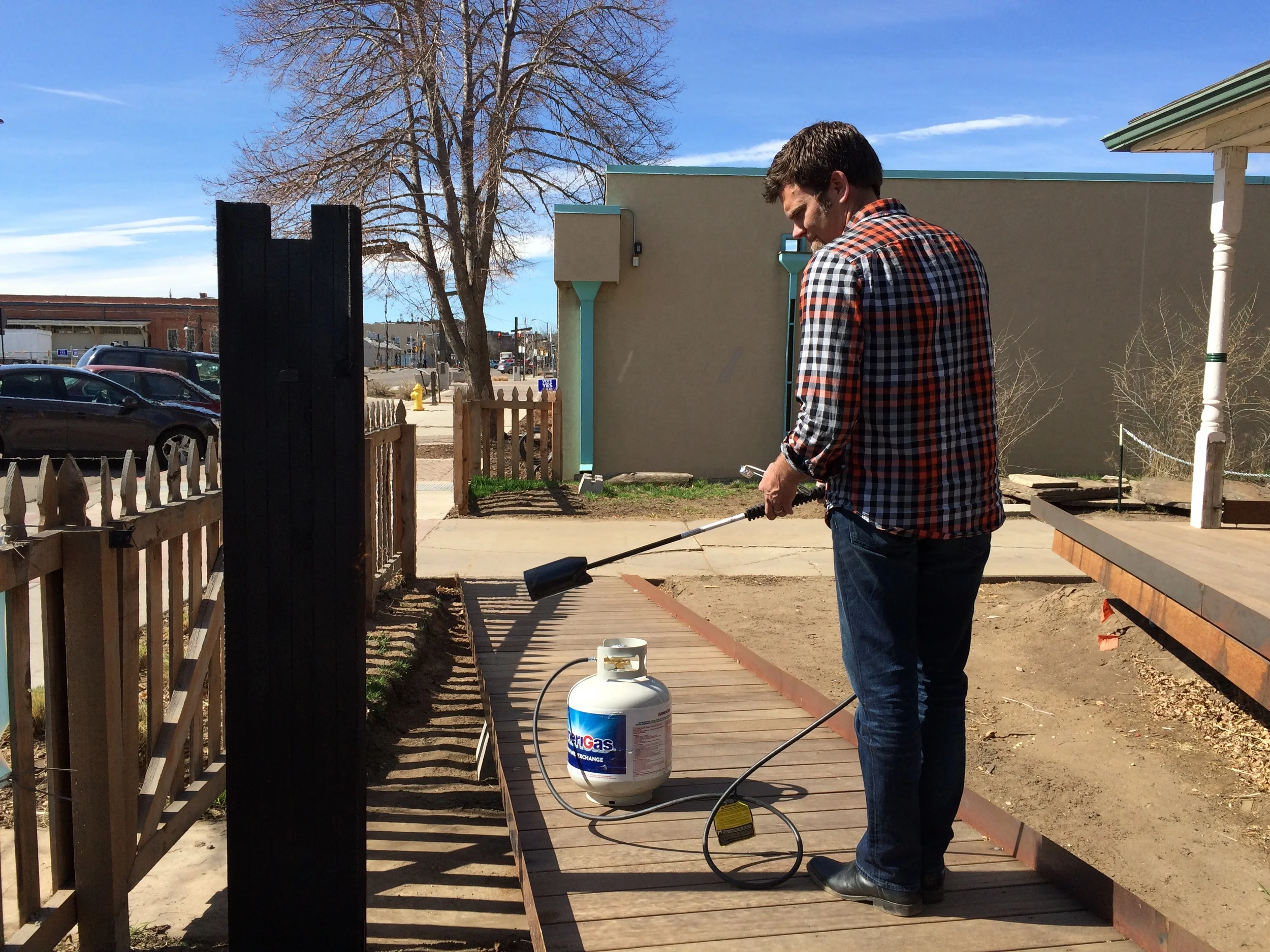  Jason applying some finishing touches to the yakisugi with his weed burner. See the video for more! 