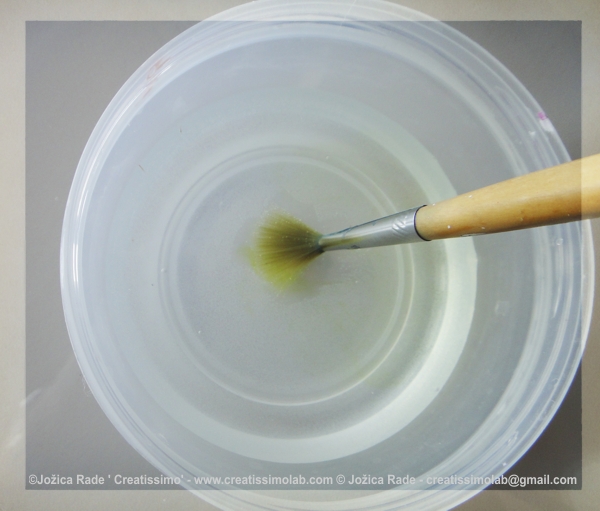 cleaning paintbrushes 3 creatissimo lab.jpg