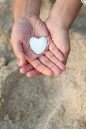 hands with heart 2 (XSmall).jpg